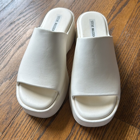 Steve Madden Slinky off white foam platform sandal. Size 8. - Picture 2 of 6